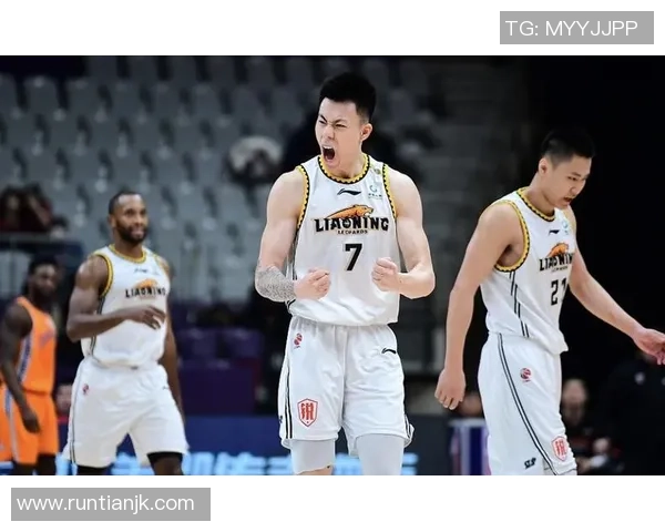 上海篮球队在邀请赛中以67分稳居积分榜首位展现强大实力